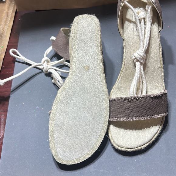 BRAND NEW !!! Never worn platforms. - Picture 3 of 4